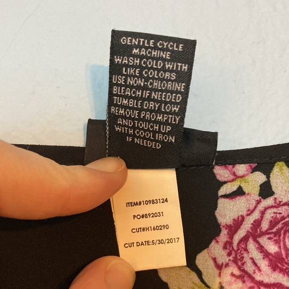 Torrid Womens Size 1 (1X, 14-16) Semi-Sheer Chiffon Floral Black Blouse Back Tie - Picture 4 of 10